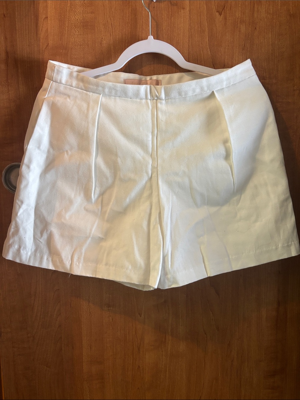 high-waisted, tailored 100 cotton white pleated shorts USA